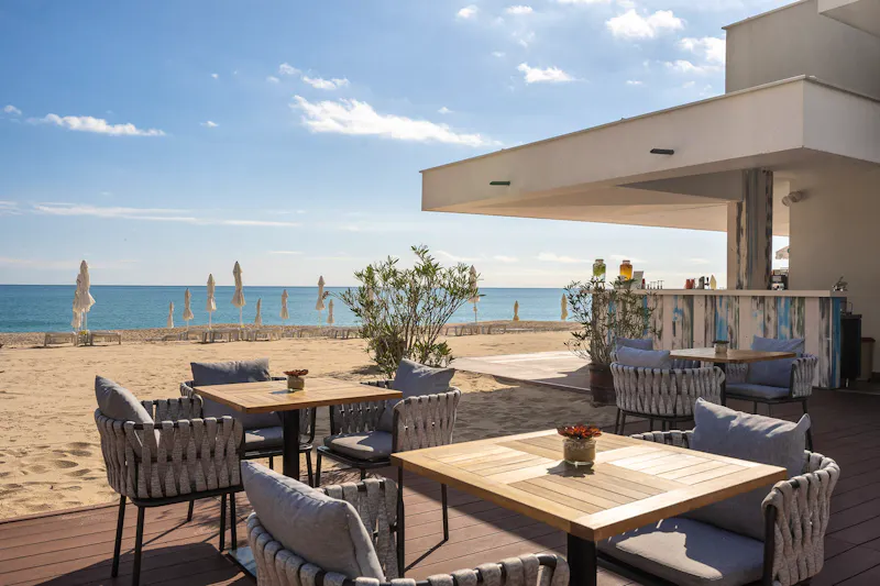 Grifid Hotel Encanto Beach - Beach Bar - &copy;www.kartchinski.com
