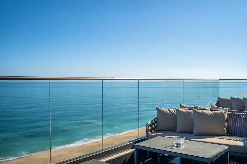 Grifid Hotel Encanto Beach Skylounge - &copy;www.kartchinski.com