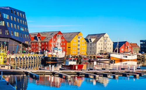 Am Hafen von Tromsö &ndash; &copy; BlueOrange Studio - stock.adobe.com