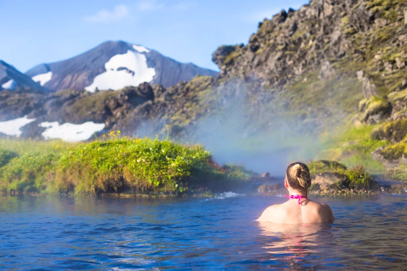 Baden in den heißen Quellen von Landmannalaugar - ©lkoimages - stock.adobe.com