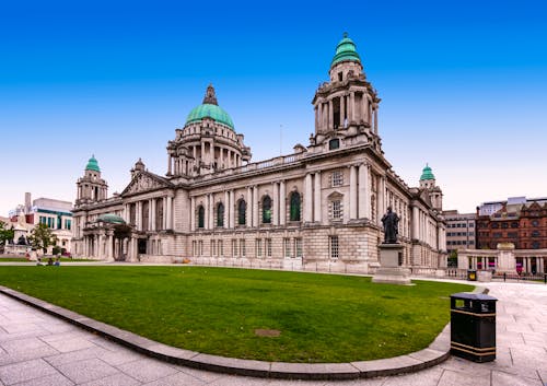 Rathaus in Belfast - Nordirland &ndash; &copy; Krzysztof Nahlik - Adobe Stock