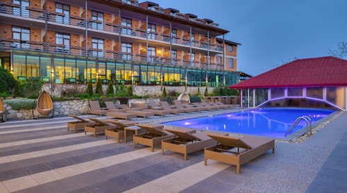Georgien, Telavi, Hotel Savaneti, Außenfassade – © Travelogia