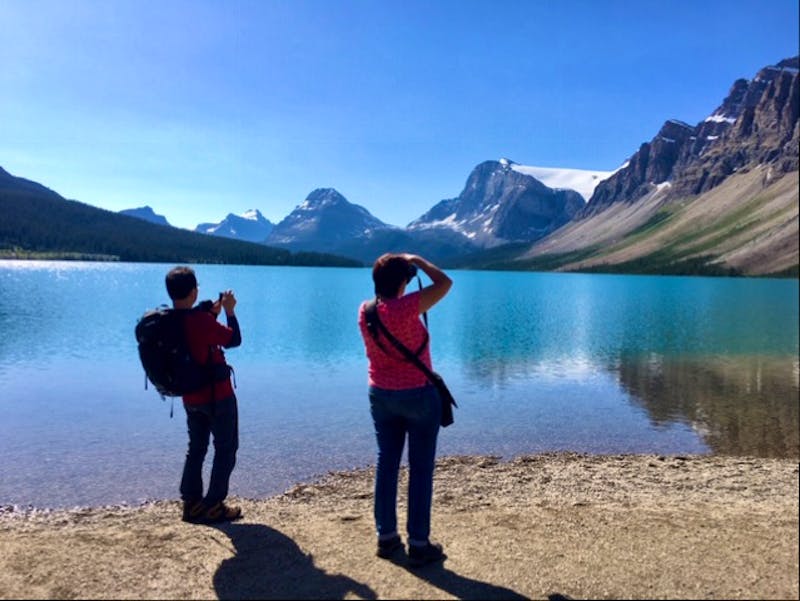 Fotostopp am Bow Lake - ©Elisabeth Fox-Maerki - Eberhardt TRAVEL