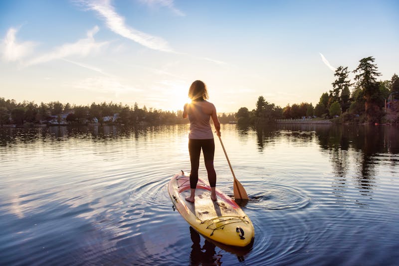Stand up Paddling - ©© Edgar Bullon - Adobe Stock