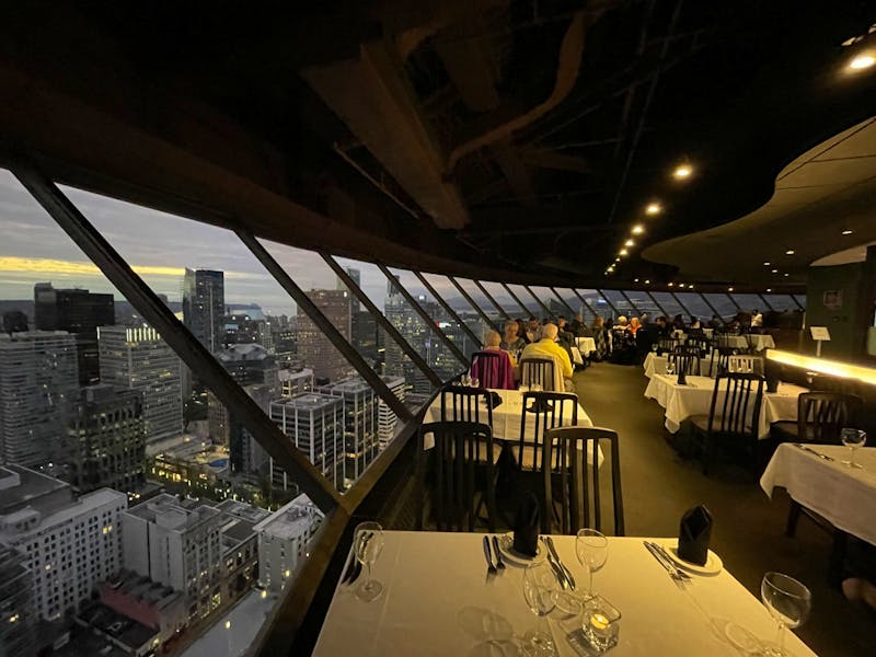 Abendessen im Dreh-Restaurant Top of Vancouver - ©Jacob Spangenberg - Eberhardt TRAVEL