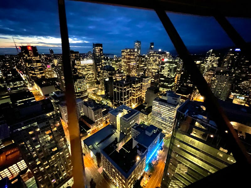 Abendessen im Dreh-Restaurant Top of Vancouver - ©Jacob Spangenberg - Eberhardt TRAVEL
