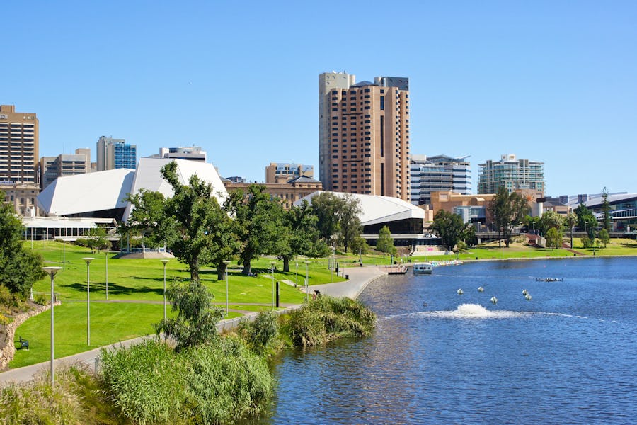 Panorama von Adelaide in Süd-Australien – © alfotokunst - stock.adobe.com