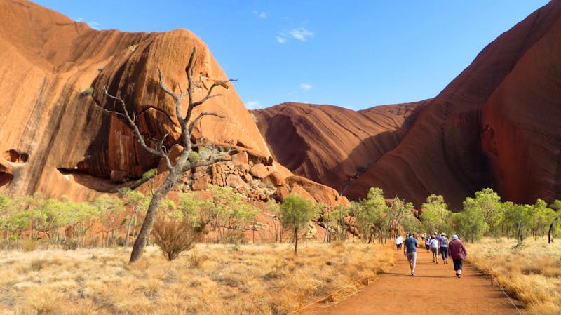 Spaziergang am Ayers Rock / Uluru - ©Anna Stiebing - Eberhardt TRAVEL