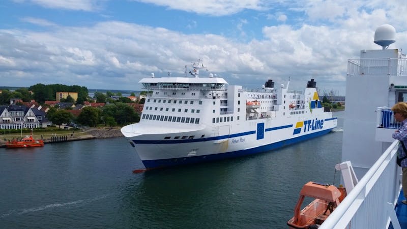 TT Line MS Nils Holgersson trifft auf MS Peter Pan in Rostock - ©Martin Büchner