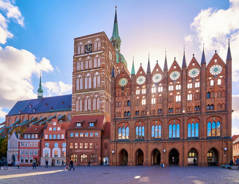 Rathaus am Alten Markt in Stralsund - ©JONAS RIBITSCH PHOTO - stock.adobe.com