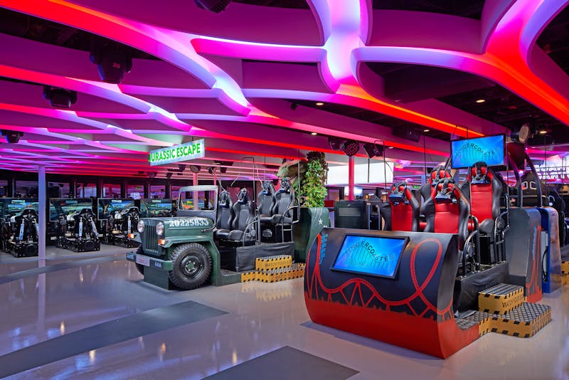 Fahrsimulatoren im Galaxy Pavilion auf der Norwegian Joy - ©NCL - Norwegian Cruise Line