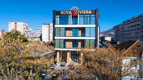 Außenansicht nah Nova Riviera Hotel – © Nova Riviera Hotel Ohrid