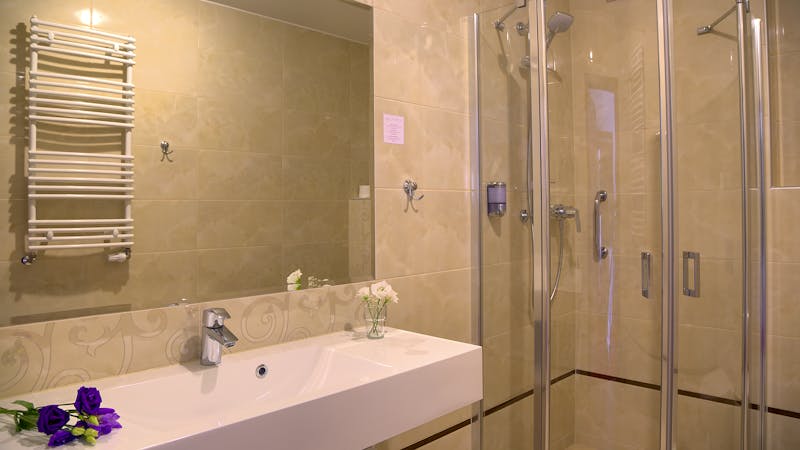Beispiel Badezimmer Hotel Medi Spa Buczynski – ©Magdalena Pulik