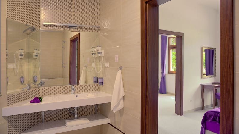 Blick Badezimmer Medi Spa Buczynski – ©Magdalena Pulik