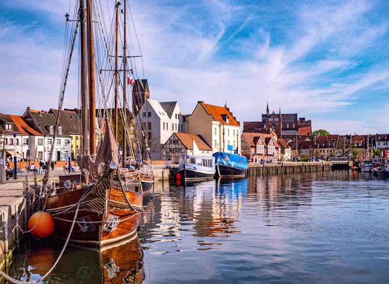 Wismar an der Ostsee - alter Hafen in der Altstadt  - ©Animaflora PicsStock - stock.ado