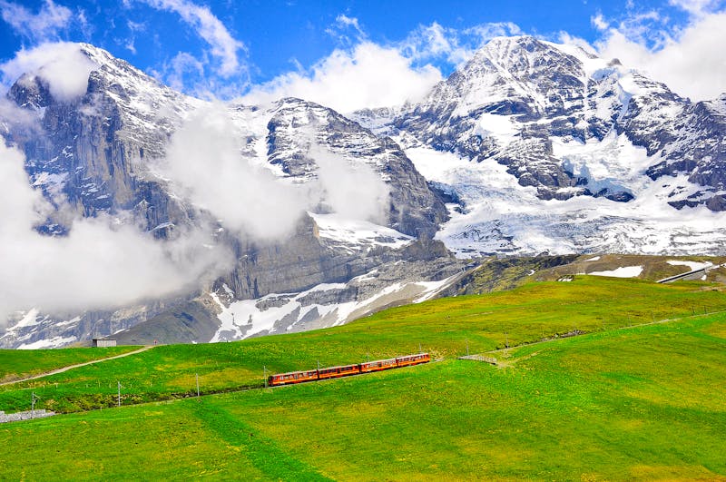 Panoramablick Jungfraubahn - die Zahnradbahn ab Bahnhof Jungfraujoch  - ©serjiob74 - stock.adobe.com