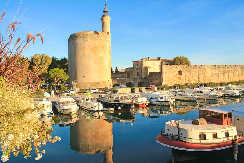 Aigues Mortes in der Camargue mit Blick auf die Stadtmauer - ©Picturereflex - stock.adobe.com
