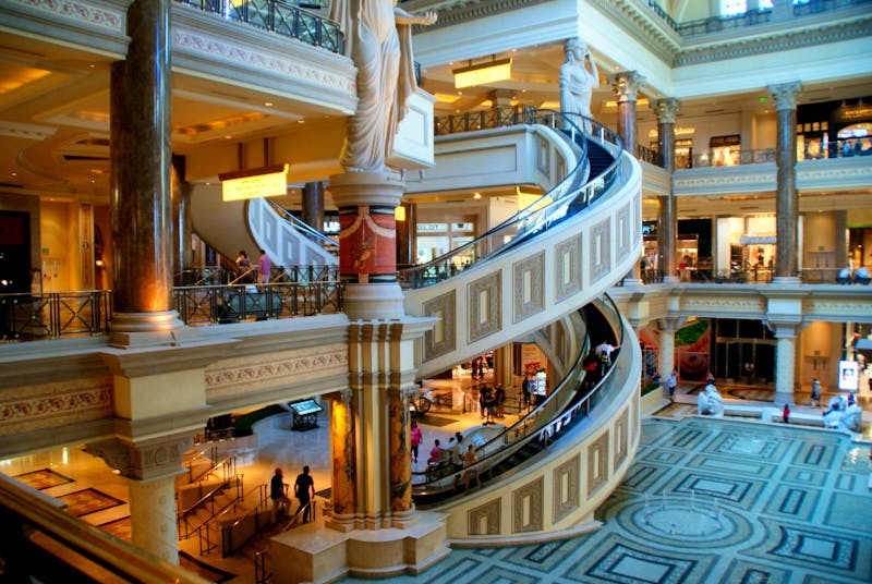 Erste runde Rolltreppe der Welt im Caesars Palace in Las Vegas - ©Susanne Schirmann - Eberhardt TRAVEL