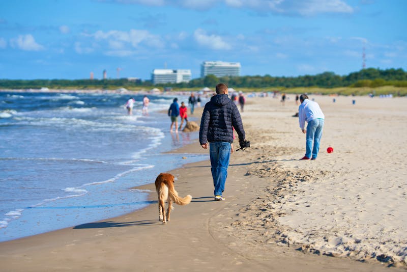 Spaziergang am Strand von Swinemünde an der Ostsee - ©Heiko Küverling - stock.adobe.com