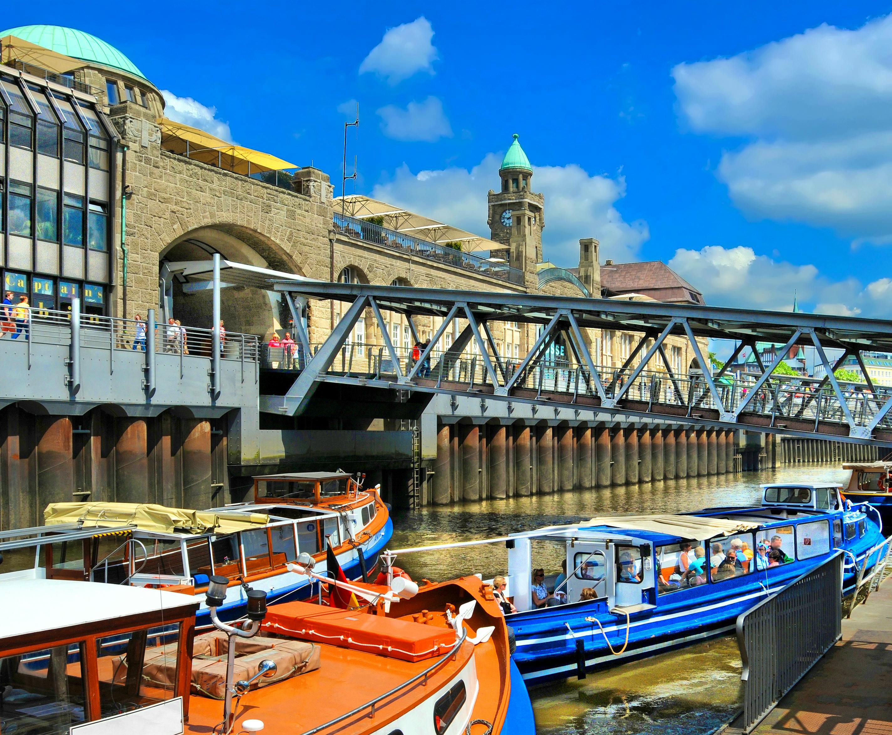 Barkassen im Hamburger Hafen - &copy;M. Johannsen - stock.adobe.com