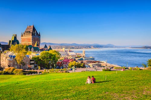 Quebec City am St. Lorenz Strom &ndash; &copy; iKetsarin - stock.adobe.com