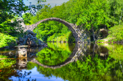 Rakotzbrücke &ndash; &copy; T. Linack - stock.adobe.com