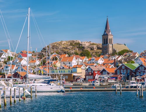 Hafen von Fjällbacka an der Westküste Schwedens – © hwtravel - stock.adobe.com