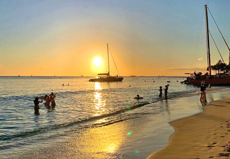 Sonnenuntergang am Waikiki Beach - Honolulu - ©Anne Schröder - Eberhardt TRAVEL