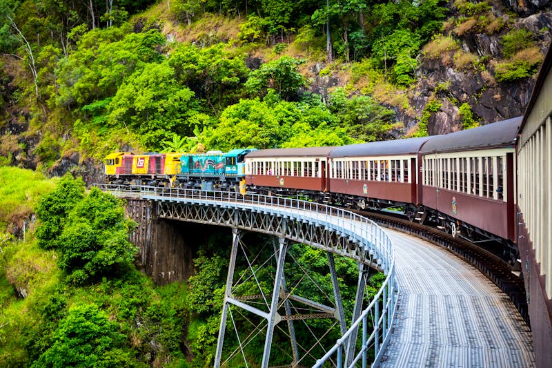 Zugfahrt mit dem Scenic Railway bei Kuranda - ©FiledIMAGE - stock.adobe.com