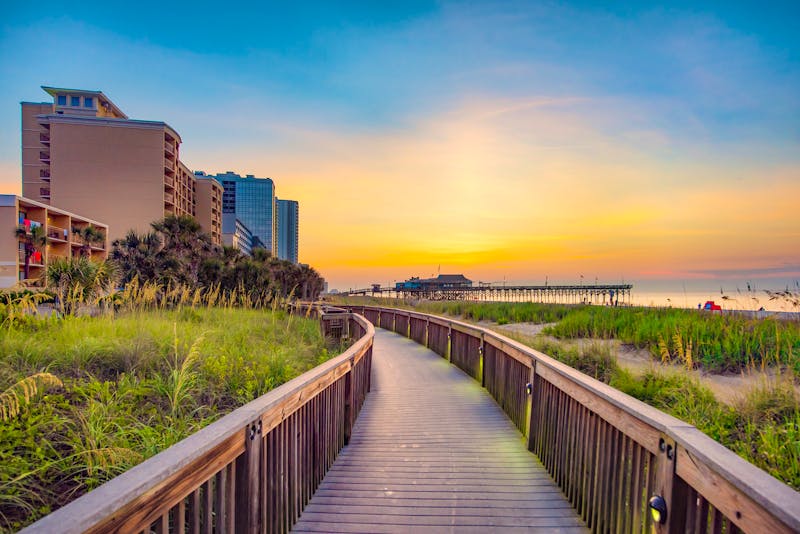 Spazierweg am Myrtle Beach in South Carolina - ©Kevin Ruck - stock.adobe.com