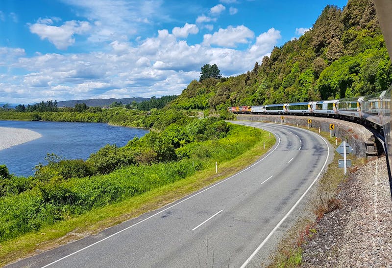Zugfahrt mit dem TranzAlpine Zug in Neuseeland - ©Jörg Nesse - Eberhardt TRAVEL