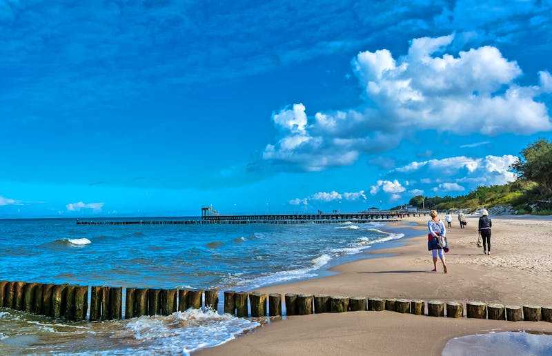 Strand von Ustronie Morskie (Henkenhagen) an der polnischen Ostsee - ©PAWEL GRUNTOWICZ - stock.adobe.com