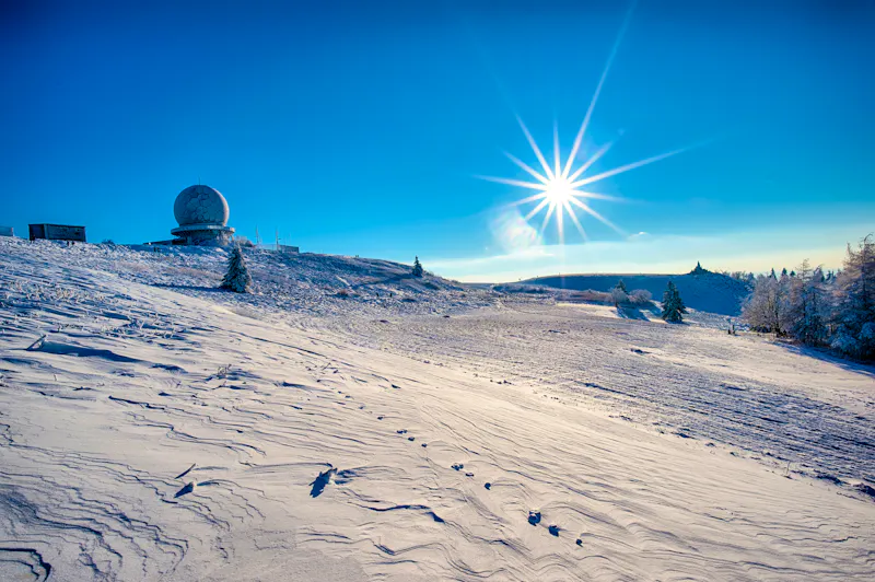 Schneelandschaft auf der Wasserkuppe in Rhön - &copy;Harald Tedesco - stock.adobe.com