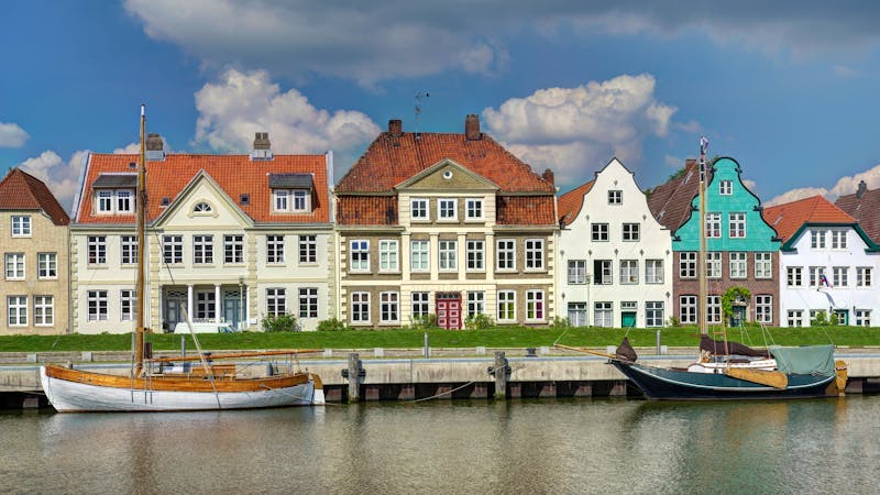  Glückstadt - Traditionssegler am Binnehafen - ©eyewave - stock.adobe.com