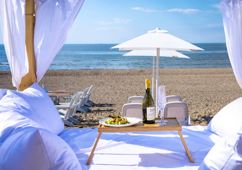 Strand vorm Hotel Wave Miedzyzdroje Resort & Spa – ©Hotel Wave Miedzyzdroje Resort & Spa