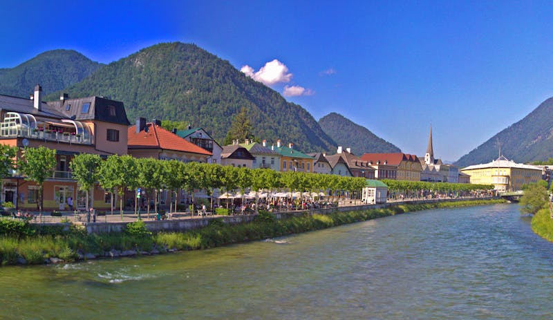 Esplanade in Bad Ischl am Fluss Traun - ©reinhold2013 - stock.adobe.com