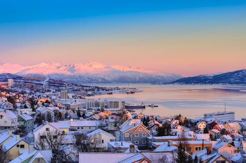 Sonnenaufgang über Tromsö &ndash; &copy; belov3097 - stock.adobe.com