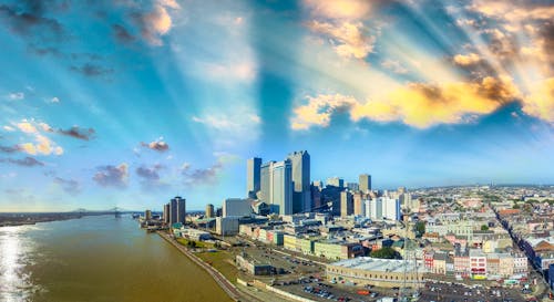 New Orleans am Mississippi  &ndash; &copy; jovannig - stock.adobe.com