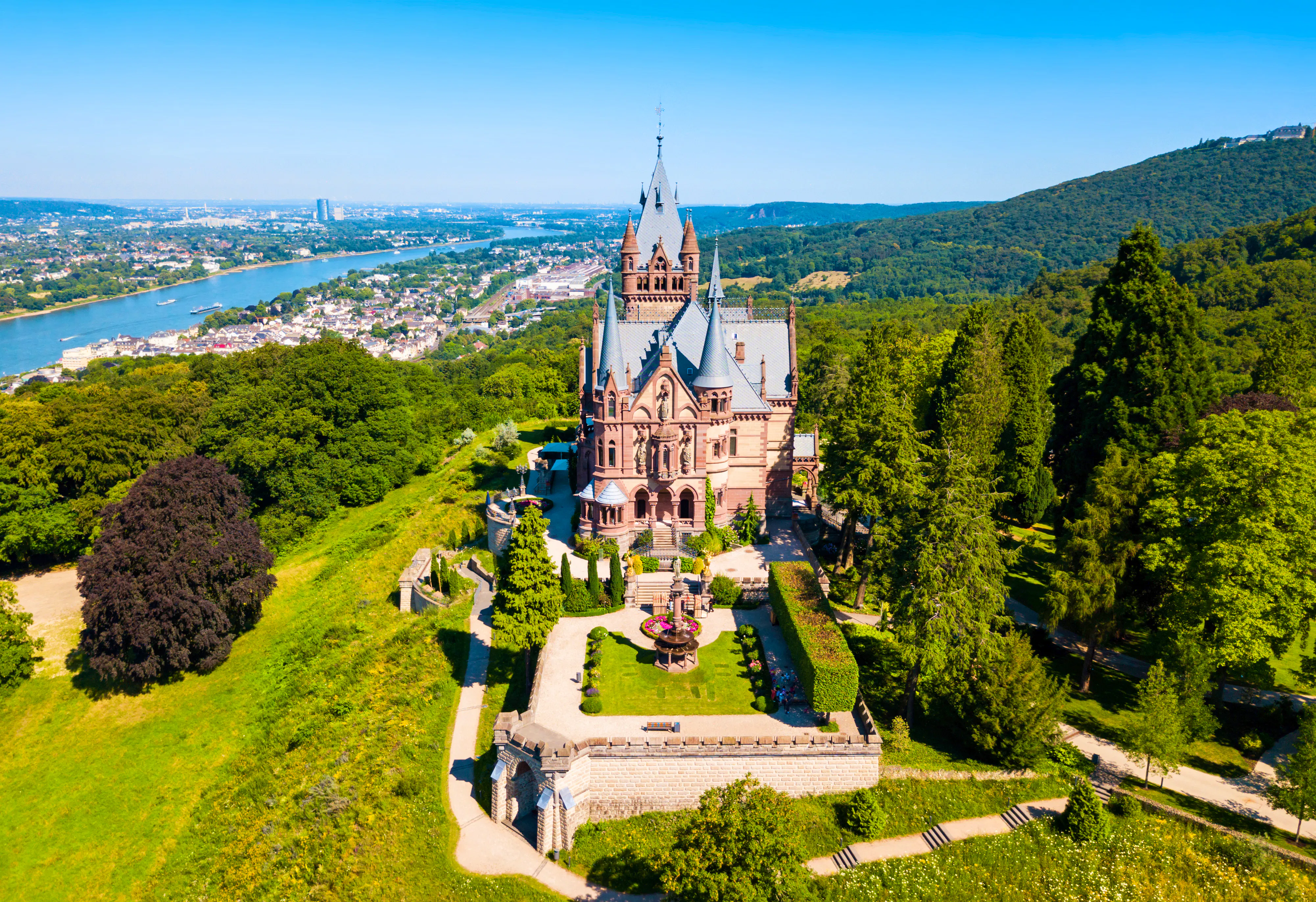 Schloss Drachenburg bei Bonn am Rhein &ndash; &copy; saiko3p - stock.adobe.com