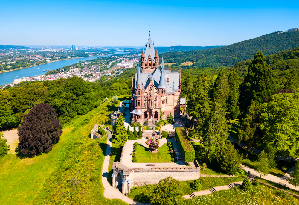 Schloss Drachenburg bei Bonn am Rhein &ndash; &copy; saiko3p - stock.adobe.com