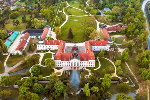 Sisi-Schloss Gödöllö in Ungarn &ndash; &copy; Geza Kurka - stock.adobe.com