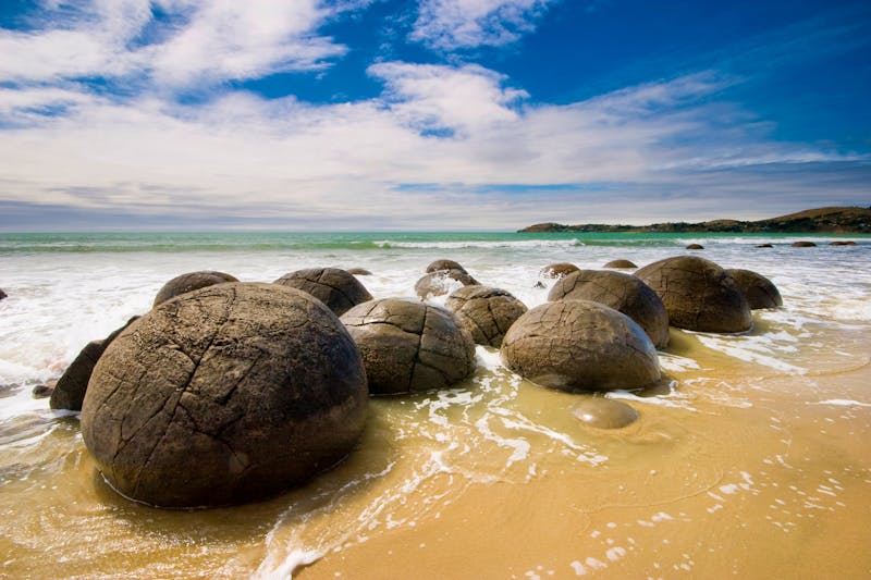 Moeraki Boulders - rätselhafte Steinkugeln auf der Südinsel - ©Kristof Anetta - stock.adobe.com