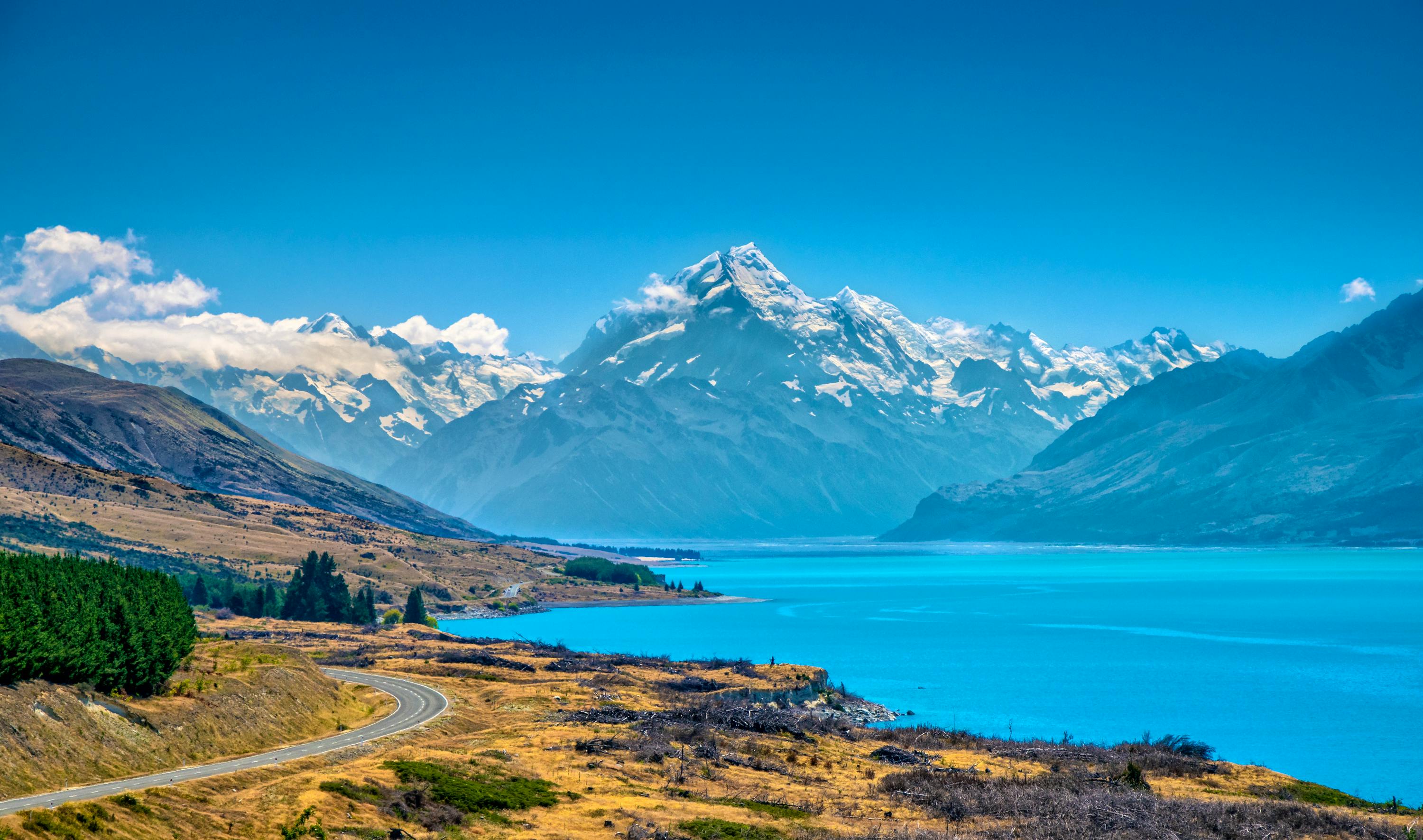 Mount Cook und Lake Pukaki auf der Südinsel – © Martin Capek - stock.adobe.com