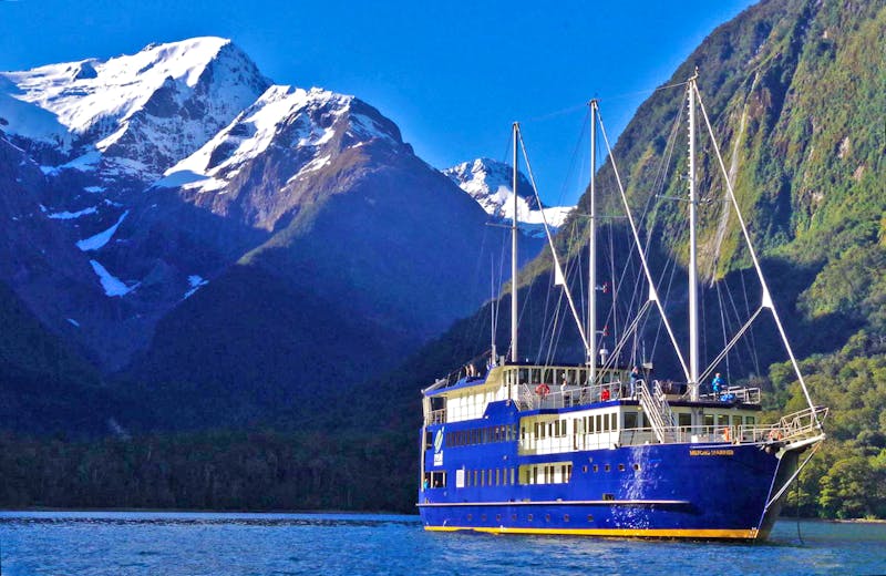 Schiff Milford Mariner im Milford Sound - ©Cindy Streidt - Eberhardt TRAVEL