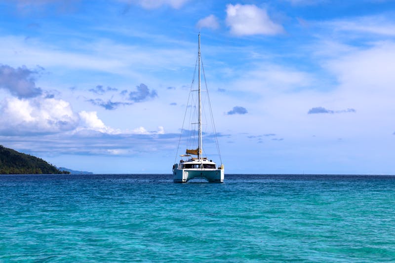 Katamaran-Bootstour vor der Insel Tahaa - ©Atlantis - stock.adobe.com
