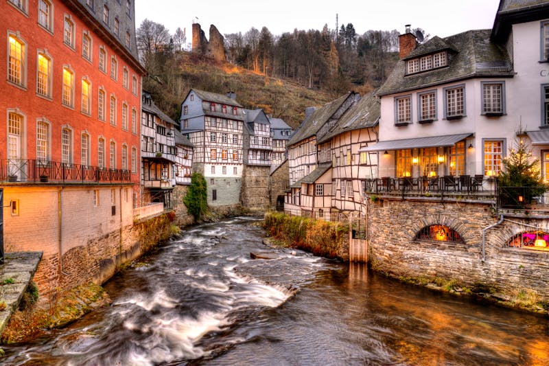 Monschau in der Eifel - Abendstimmung in der Altstadt - ©Wilco - stock.adobe.com