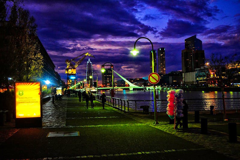Madero Hafen in Buenos Aires bei Nacht - ©pixabay