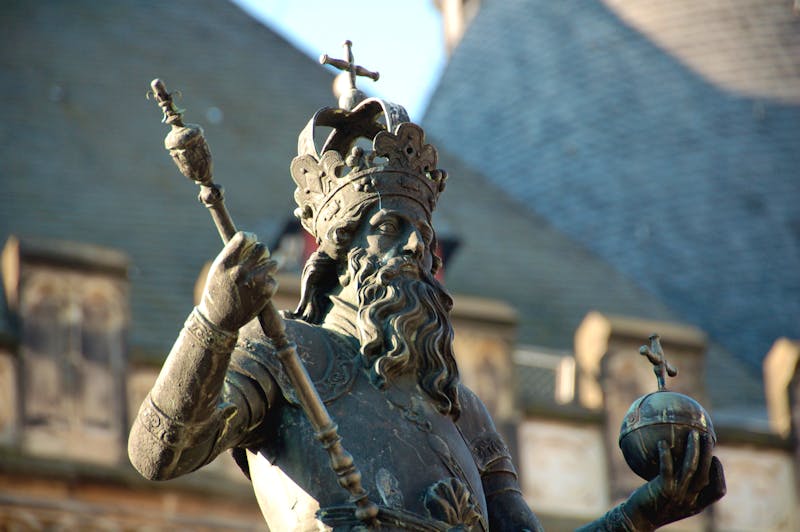 Aachen - Karl der Große am Aachener Dom - ©Xiongmao - stock.adobe.com