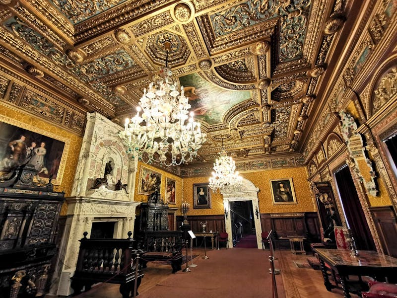 Führung im Schloss Peles in den Südkarpaten - ©Simone Willner - Eberhardt TRAVEL