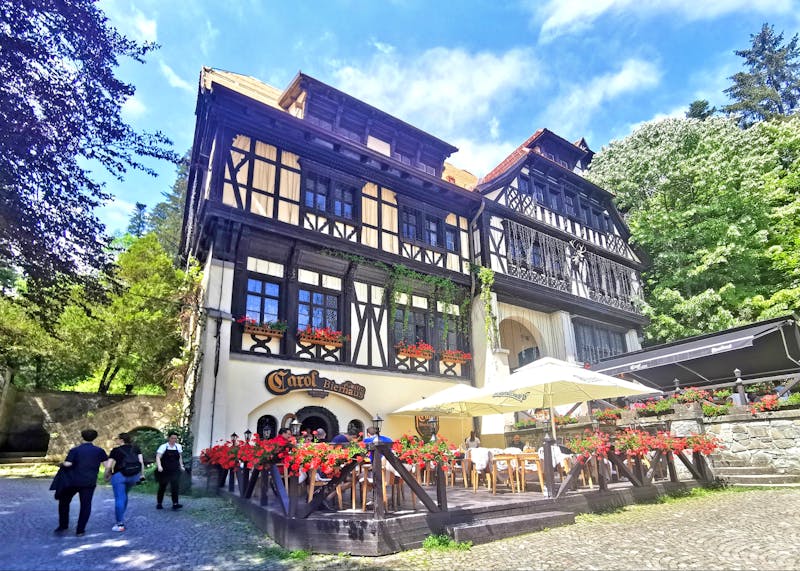 Gemütliches Café am Schloss Peles - ©Simone Willner - Eberhardt TRAVEL